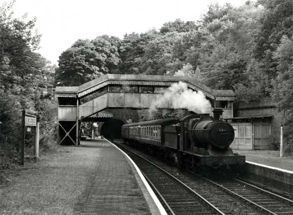 steam train at chesil stati