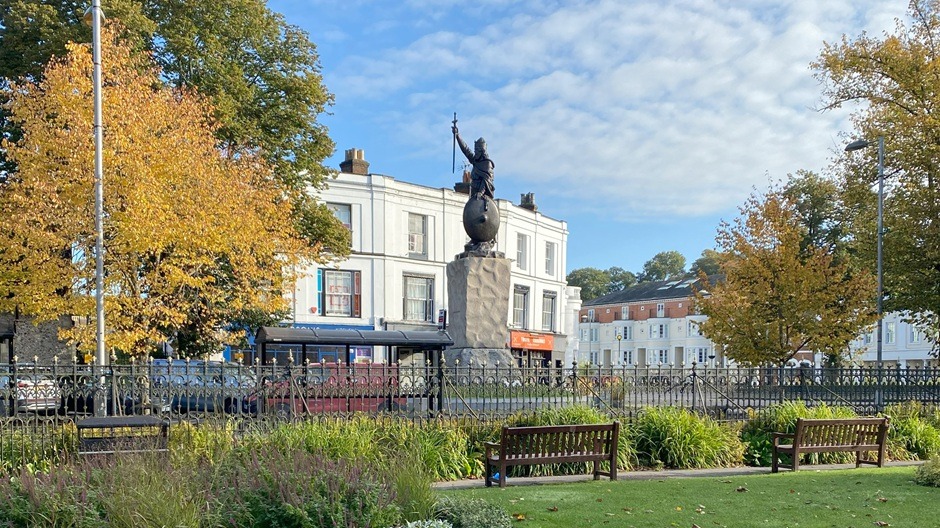 header home page 26-King Alfred & Abbey Gardens in autumn